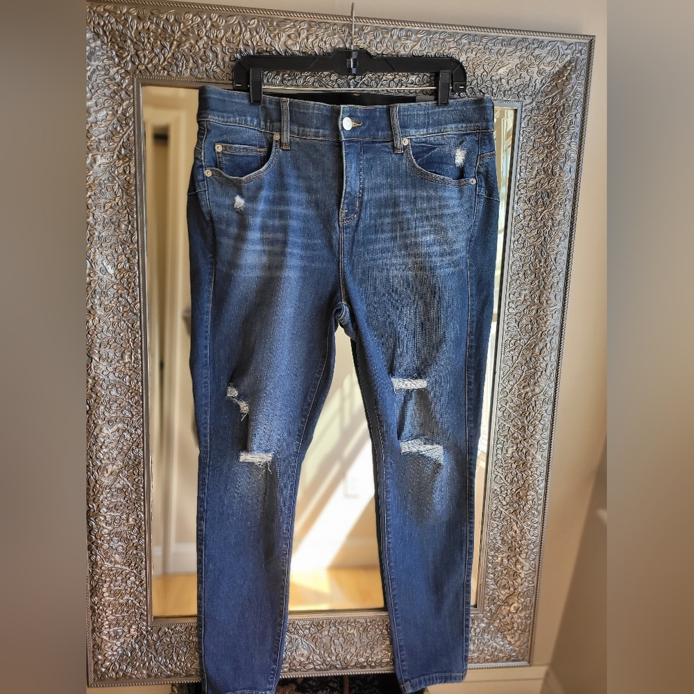 Torrid‎ Bombshell Skinny Premium Stretch Distressed High Rise Jeans. Upstate.